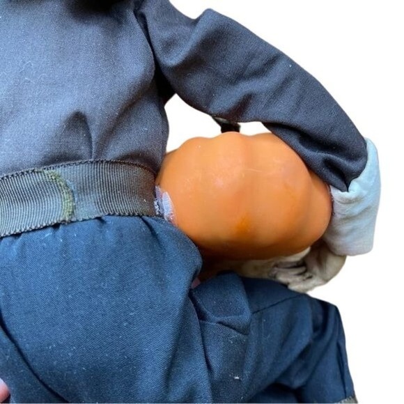 Lynn Haney Holiday Collection Thanksgiving Pilgrim Man Figurine Pumpkin Fall - Picture 12 of 12